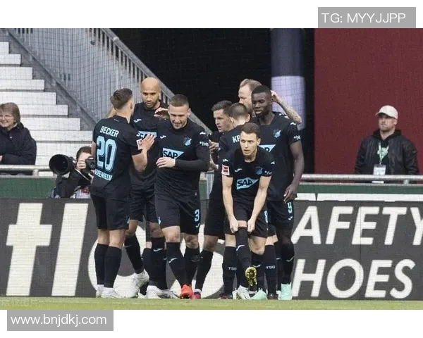 沃尔夫斯堡客场逼平弗赖堡，德甲欧战资格争夺激烈对决